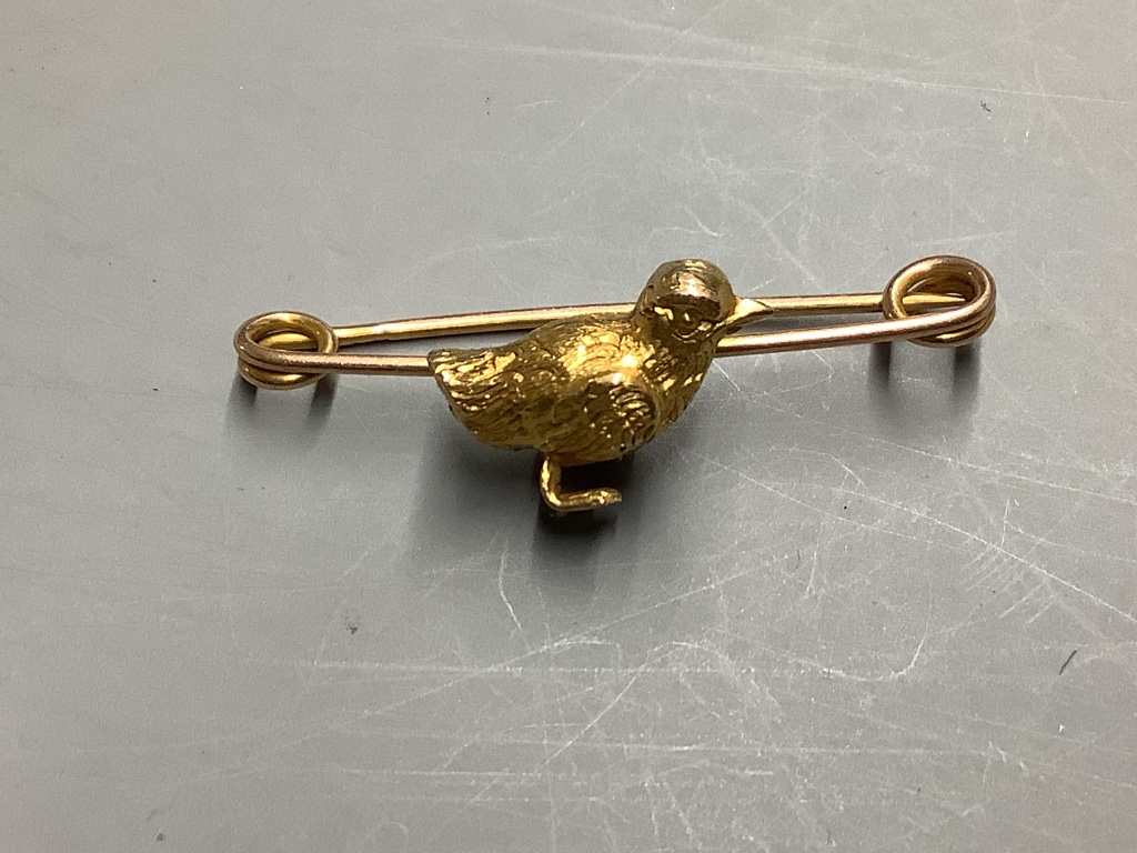 Three yellow metal dress studs, five gold plated dress studs, a 9ct chick bar brooch, a 15ct tie pin and a chalcedony set bob seal on a yellow metal chain